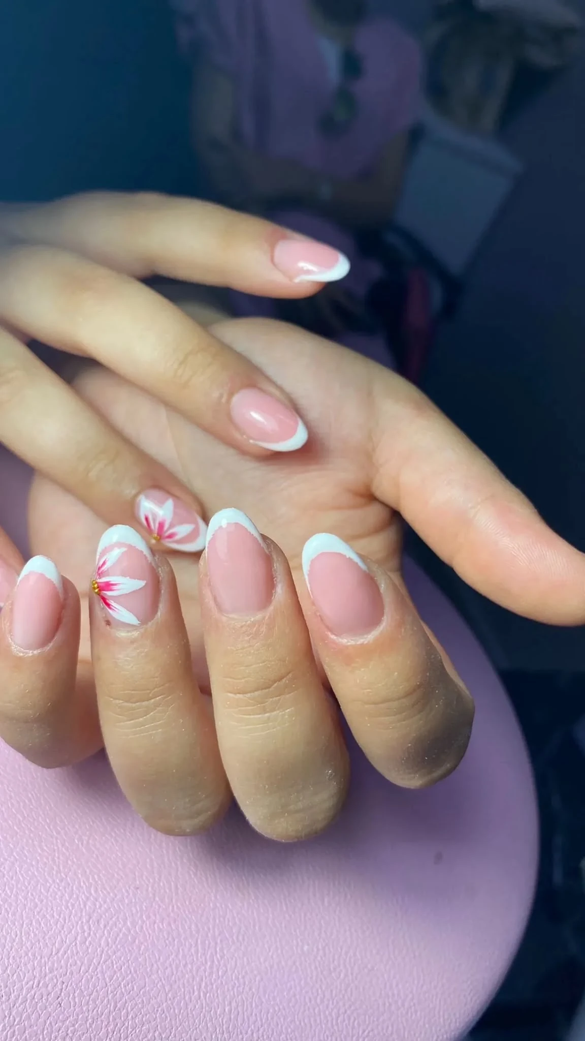 Epimia Pembe çiçek detaylı tırnak tasarımı